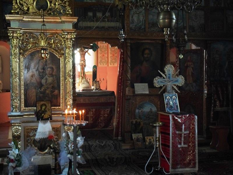 Interior biserică (Sf Masă din Sf Altar)